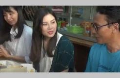 Angela Tanoesoedibjo Kunjungi Pedagang Bakso Penerima Gerobak Perindo di Surabaya