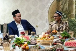Bertemu Menbudpar Uzbekistan, Sandiaga Uno Bahas Prasasti Soekarno