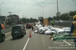 Pecah Ban, Truk Muatan...