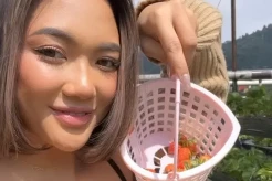 Bagikan Momen Berlibur ke Kebun Stroberi, Marion Jola Tampil Minimalis