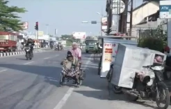 Menyayat Hati! Kisah Aan Diniyati Dorong Kursi Roda Suami Sejauh 10 Km ke RS untuk Cuci Darah sejak 2018