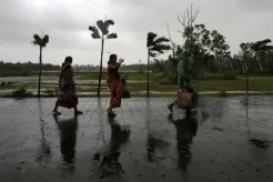 Topan Dahsyat Ancam India dan Pakistan, Puluhan Ribu Orang Dievakuasi