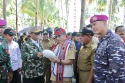 Mendagri Tito Temukan Kerang yang Hidup di Kedalaman 600 Meter Bawah Laut Meatimiarang Maluku