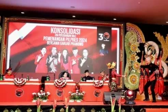 Momen Ganjar Pranowo Joget Bumbung, Megawati Tersenyum