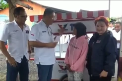 Penuh Haru, 2 Pedagang di Bitung Tak Menyangka Terima Gerobak Perindo