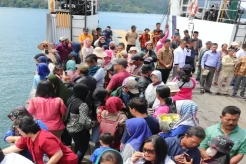 Air Mata Ratusan Keluarga Korban KM Sinar Bangun Tertumpah di Danau Toba