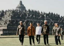 Momen Ganjar Pranowo Dampingi Kaisar Jepang Naruhito Keliling Candi Borobudur