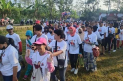Pererat Silaturahmi, Relawan Sedulur Saklawase Jalan Sehat Bersama di Salatiga