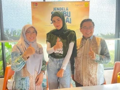 Main Film Berlatar Tanah...