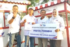 Bagikan Gerobak Perindo, Vivi Jayabaya Ajak Warga Bangkitkan UMKM Lebak