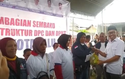 DPW Partai Perindo Sulteng Bantu Sembako dan Bagi KTA Berasuransi