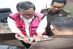 Crazy Rich Brebes Tersangka Korupsi Pertambangan, Diborgol dan Dijebloskan Tahanan