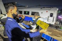 Evakuasi KA Brantas Tabrak Truk di Semarang Rampung 8 Jam, Begini Penampakannya