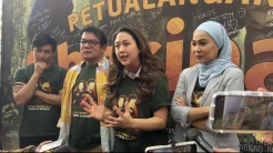 Demi Adegan Action di...
