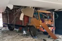 Truk Seruduk Pesta Hajatan di Balikpapan, Tamu Panik Berhamburan