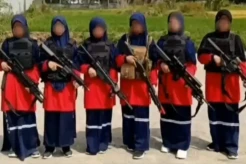Foto Siswi Tenteng Senjata Bikin Resah, Ini Penjelasan Pengasuh Pesantren di Magetan