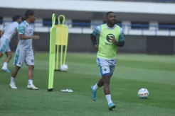 Eks Pemain Real Betis Levy Madinda Pakai Nomor Legendaris Persib
