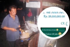 Pedagang Nasi Goreng Jujur, Kembalikan Uang Salah Transfer Rp28 Ribu Jadi Rp28 Juta