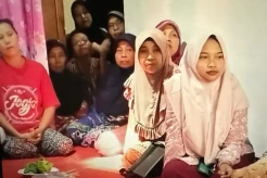 Terima KTA Perindo Berasuransi, Emak-emak Desa Gondang Tulungagung Semringah
