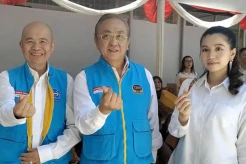 Masyarakat Tionghoa Peduli Bagikan Kedeudeuh untuk Veteran hingga Guru Beprestasi di Bandung