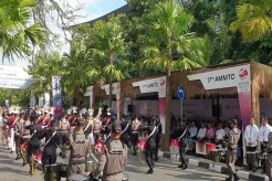 Delegasi AMMTC dan Masyarakat Labuan Bajo Antusias Saksikan Drum Band Akpol dan Karnaval