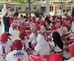 Bagikan KTA Berasuransi ke Ratusan Warga Kediri, Venna Melinda: Ini Bentuk Kepedulian Perindo