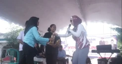 Berhasil Aktivasi KTA Partai Perindo Berasuransi, Emak-emak di Blitar Dapat Doorprize dari Venna Melinda