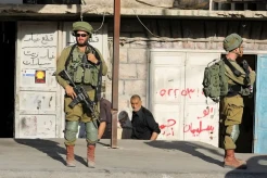 Tentara Israel Paksa...