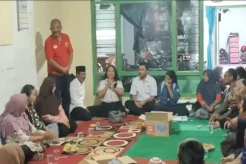 Bacaleg Perindo Jeannie Latumahina Bagikan Ratusan KTA Berasuransi di Kota Kediri