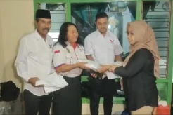Warga Kediri Antusias Terima KTA Partai Perindo Berasuransi