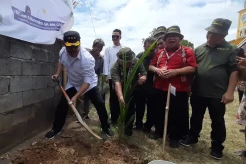 Peringati 90 Tahun KGPM, Itjen Kementan Tanam Bibit Kelapa di Manado