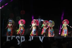 Kebaya Menari Meriahkan Festival Payung Indonesia di Solo