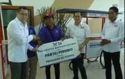 Serahkan Gerobak Perindo ke Pedagang di Pangkalpinang, HT: Simbolisasi Pemberantasan Kemiskinan