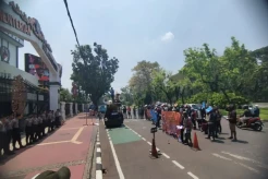 Demo di Kemendagri,...