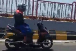 Pemotor Ghaib Bikin Geger, Melaju Kencang di Suramadu Tanpa Pegang Stang Kemudi