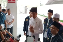 Presiden Jokowi Bertemu...