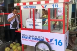 HT Bagikan Gerobak Perindo untuk Pelaku UMKM di Gorontalo