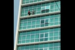 Padang Gempar! Mahasiswi Cantik Hendak Lompat dari Lantai 9 Hotel, usai Bertengkar dengan Pacar
