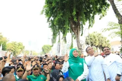 Lepas Jutaan Peserta Jalan Santai, Gus Yahya Ingatkan Jihad Santri Membangun Negeri
