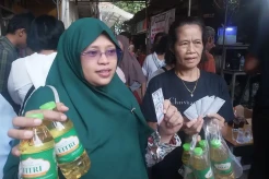 Bacaleg Perindo Bagi-bagi Minyak Goreng, Warga Tanah Tinggi Merasa Terbantu