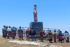 Doakan Kondisi Bangsa, Warga Sunu NTT Gelar Ritual di Patung Jokowi