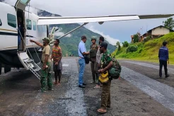 Berikan Rasa Aman untuk Warga Papua, Satgas Damai Cartenz Patroli hingga ke Pasar