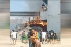 Evakuasi Dramatis, 3 Korban Kebakaran Loncat dari Rumah Kos Lantai 2
