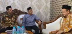 TGB Zainul Majdi Disambut KH Wahab Yahya saat Berkunjung ke Ponpes Tambakberas Jombang