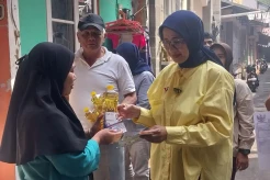 Caleg Perindo Alva Ruslina Bagikan 200 Minyak Goreng Gratis, Warga Merasa Terbantu