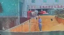 Marah kepada Rekan Kerjanya,...