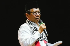Bersama Ribuan Santri, Mahfud MD Pimpin Doa untuk Palestina di Yogyakarta