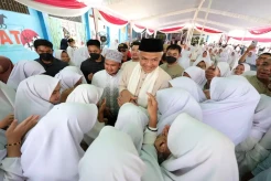 Ganjar Disambut Gegap Gempita Ribuan Santri saat Kunjungi Pesantren Ar-Rahman Palembang