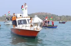 Aksi Emak-emak Bela Palestina di Pantai Merak, Kutuk Israel Lakukan Genosida