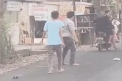 Brutal! 3 Pria Terlibat Carok Berdarah di Bangkalan, Dipicu Dendam Lama